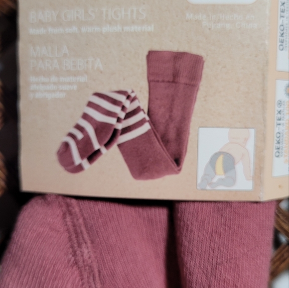 Sweater dress and tights - Picture 2 of 5